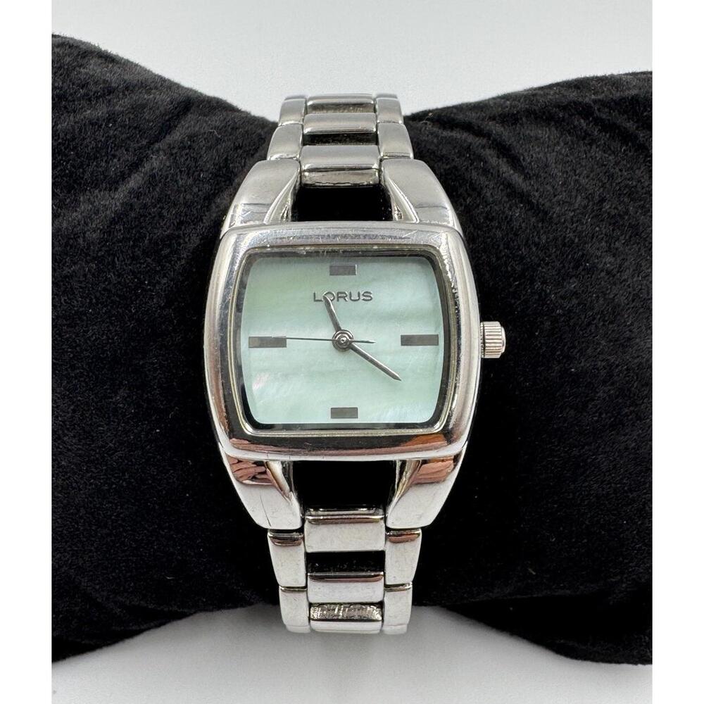 Lorus By Seiko‎ LR2016 Silver Tone Watch Blue MOP Stainless Steel NEW BATTERY